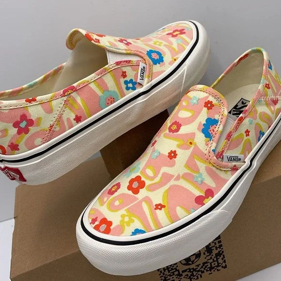 Vans WMNS Floral Slip-On Sneakers - Multicolor Slip-On Vr3 Sf
Groovy Floral Mars - Picture 10 of 16